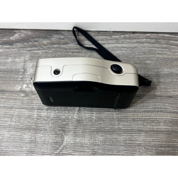 Bell and Howell 706 Film Auto Flash 30mm Focus Free Camera - Picture 3 of 7